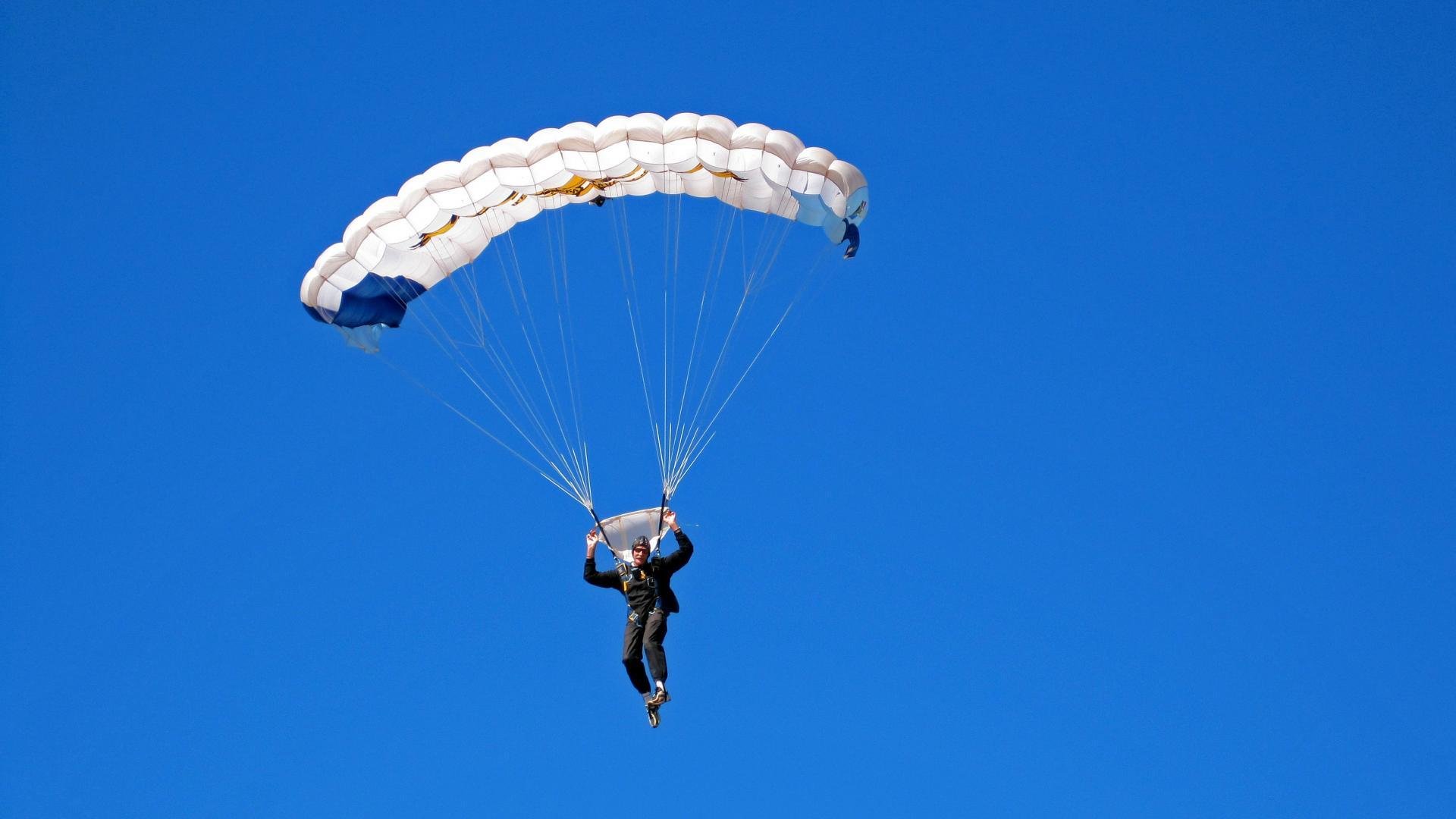 《CS_GO线上争霸赛，冠军悬念激烈角逐》，cs线上竞技平台